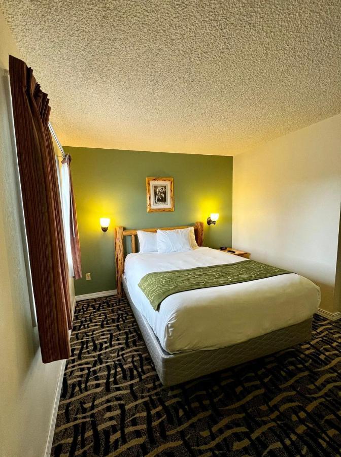 Cody Legacy Inn & Suites Exterior photo