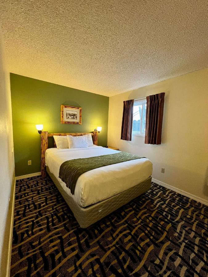 Cody Legacy Inn & Suites Exterior photo