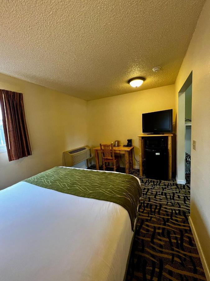 Cody Legacy Inn & Suites Exterior photo